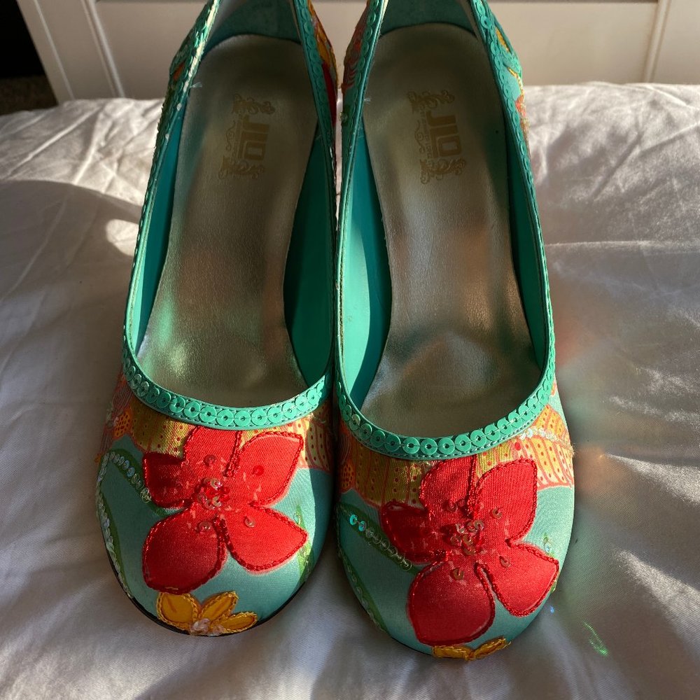 NEW Jennifer Lopez heels!